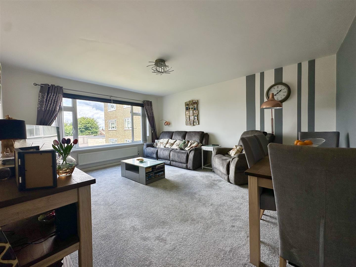 2 bed property in Larkhill, Bexhill